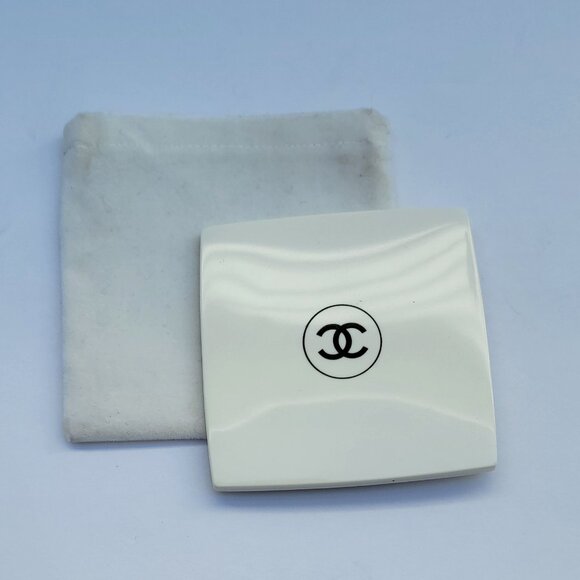 CHANEL portable compact white mirror with pouch 3" x 3" - Picture 5 of 9